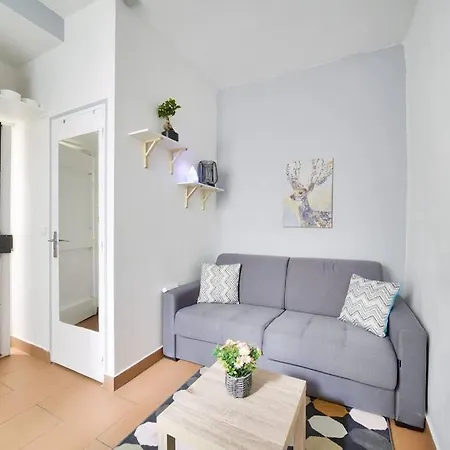 Sur Cour, Proche Des Buttes-chaumont *