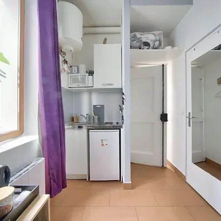 Sur Cour, Proche Des Buttes-chaumont *