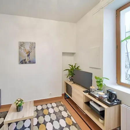 Sur Cour, Proche Des Buttes-chaumont Appartement *