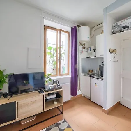 Sur Cour, Proche Des Buttes-chaumont Appartement