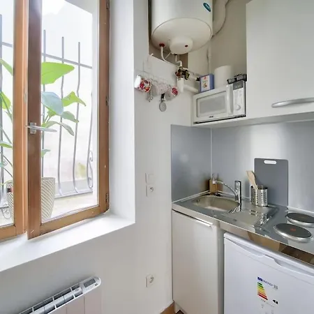 Appartement Sur Cour, Proche Des Buttes-chaumont Parijs